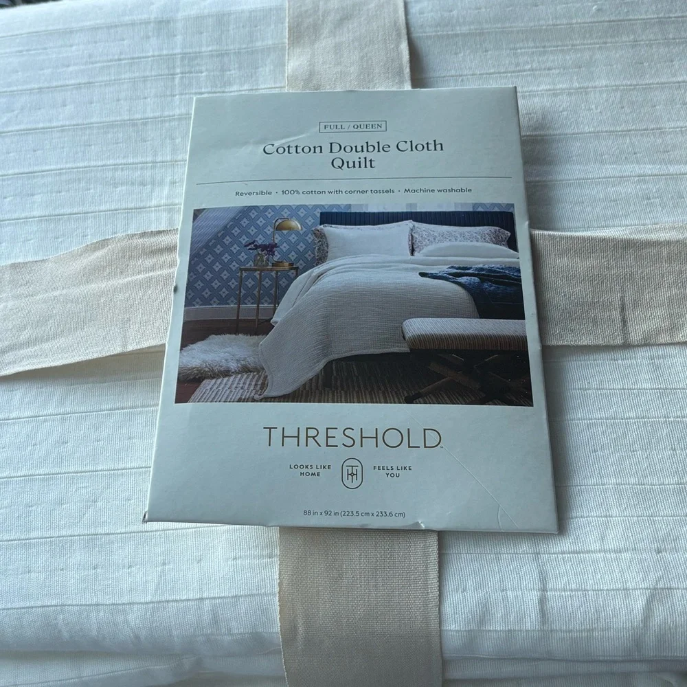 THRESHOLD NWT double cloth quilt -cream -full/queen
